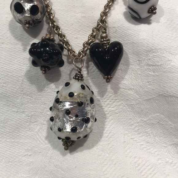 Artisan Glass bead necklace in black and white - Picture 7 of 16